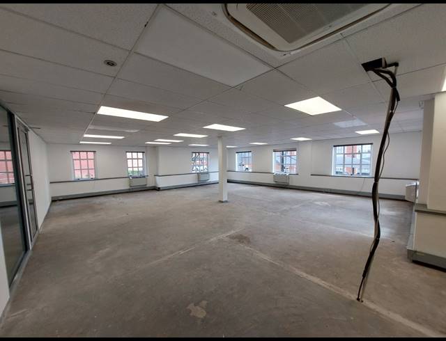 202M² OFFICE TO LET IN BRYANSTON